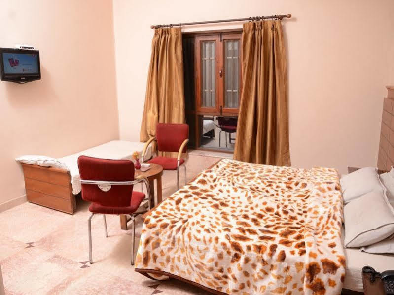 Capital O 10953 Dayal Lodge - A Boutique Hotel Agra  Esterno foto